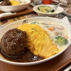 貓之眼 - Cream chicken + demi glace burger omelette.