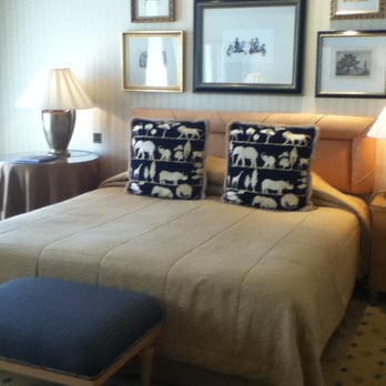 The Landmark London - The queen bed - Hotels Near Me - London, XGL The Landmark London - The queen bed - Hotels Near Me - London, XGL