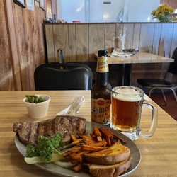Polak's Sawsage Farm Restaurant - Fresh local beef and beer!