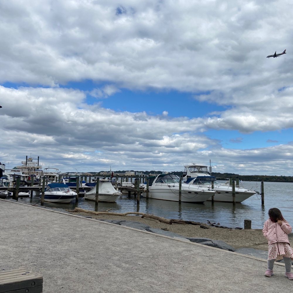 Waterfront Park - Parks Near Me - Alexandria, Virginia