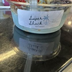 Blue pineapple base with fruit, granola and agave