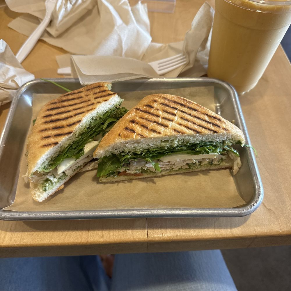 Leaf & Grain - Chicken pesto and mango smoothie - Salad Near Me - Houston, Texas Leaf & Grain - Chicken pesto and mango smoothie - Salad Near Me - Houston, Texas