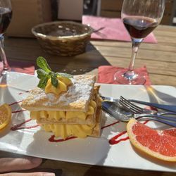 Hotel Alpenruh - Yummmmmy dessert ,macaroni  and cheese and the salads are great . Server was amazing ,great view next to Schilthorn Mürren cable way