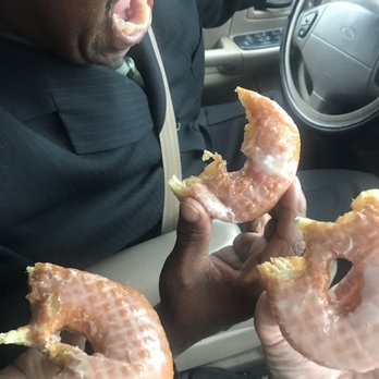 Dizzy Dean's Donuts - Dizzy Dean's Glazed Rings (warm) - Donuts Near Me - Eugene, Oregon Dizzy Dean's Donuts - Dizzy Dean's Glazed Rings (warm) - Donuts Near Me - Eugene, Oregon