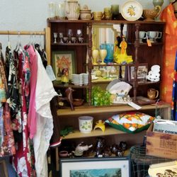 Chymoons Vintage & Antiques