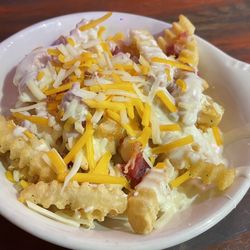 The Tin Pig Tavern - Half order of Texas fries.
