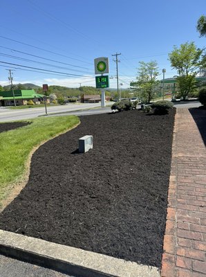 Commercial Lawn Maintenance - Our company can handle all your lawn care needs- even commercial properties! Commercial Lawn Maintenance - Our company can handle all your lawn care needs- even commercial properties!