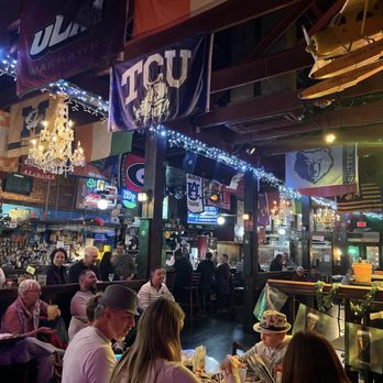 Silky O'Sullivan's - Inside - Bars Near Me - Memphis, Tennessee