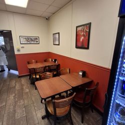 Sal's Pizza - Dining area