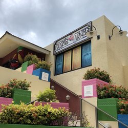 Pacos Tacos - Entrance