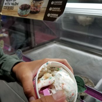 Baskin-Robbins - Icing on Cake! - Ice Cream & Frozen Yogurt Near Me - Kapolei, Hawaii