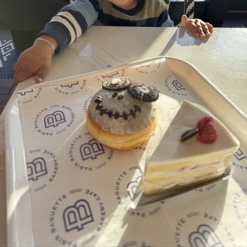Paris Baguette - Halloween "Scream" Donut and Strawberry Soft Cream Cake Slice - Coffee & Tea Near Me - Lynnwood, Washington Paris Baguette - Halloween "Scream" Donut and Strawberry Soft Cream Cake Slice - Coffee & Tea Near Me - Lynnwood, Washington