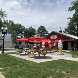 C-Town Twist Ice Cream Stand - Outside