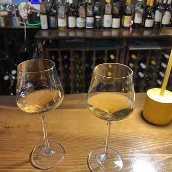 Curated Wines - Tasting round - Wine Tasting Room Near Me - Los Angeles, California Curated Wines - Tasting round - Wine Tasting Room Near Me - Los Angeles, California