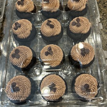 Rosebud Gourmet Cupcakes - a dozen cupcakes - Desserts Near Me Rosebud Gourmet Cupcakes - a dozen cupcakes - Desserts Near Me