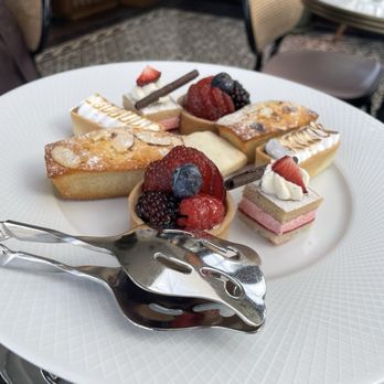 Léonie - Italian Near Me - Dallas, Texas