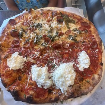 Apizza Doho - Half stingray & half buratta - Pizza Near Me - Dana Point, California