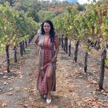 Loxton Cellars - By the vineyards! Perfect weather - Wineries Near Me - Glen Ellen, California
