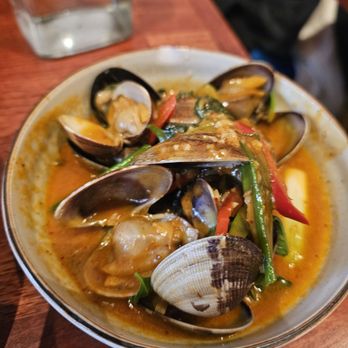Fish Cheeks - Manila clams - Seafood Near Me - New York, New York Fish Cheeks - Manila clams - Seafood Near Me - New York, New York
