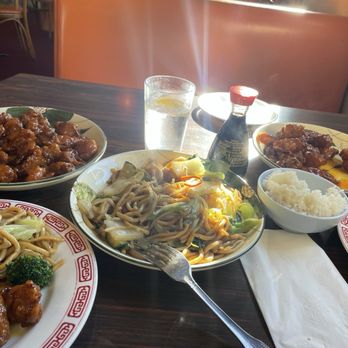 Yan Flower - Orange Chicken, Vegetable Chow Mein, rice - Chinese Near Me - Santa Cruz, California Yan Flower - Orange Chicken, Vegetable Chow Mein, rice - Chinese Near Me - Santa Cruz, California