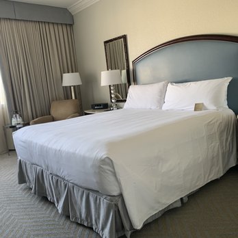 The Beverly Hilton - Room in the Oasis wing - Hotels Near Me - Beverly Hills, California The Beverly Hilton - Room in the Oasis wing - Hotels Near Me - Beverly Hills, California