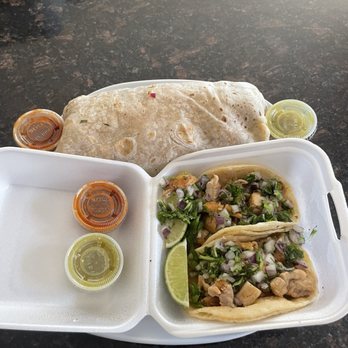 Buen Apetito - Classic Burrito - Pollo (Chicken) and chicken tacos. - Food Stands Near Me - Vancouver, Washington