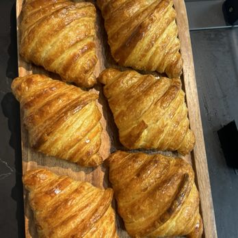 Goldn Bakes - Plain croissant - Desserts Near Me - Chicago, Illinois Goldn Bakes - Plain croissant - Desserts Near Me - Chicago, Illinois