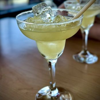 Wizzie's Bar y Grill - Lime margarita - Mexican Near Me - Cabo San Lucas, BCS Wizzie's Bar y Grill - Lime margarita - Mexican Near Me - Cabo San Lucas, BCS