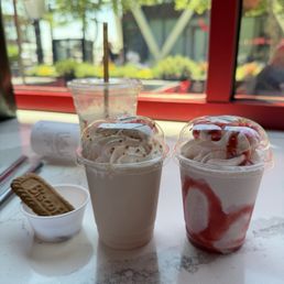 Mini Strawberries & Cream Shake, mini biscoff shake Mini Strawberries & Cream Shake, mini biscoff shake