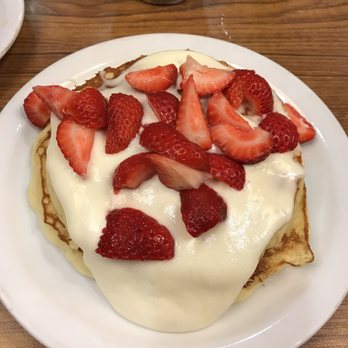 Denny's - Their strawberry and creme pancakes were a bit soggy for my liking, but delicious because of the sauce and toppings! - Diners Near Me - Arcadia, California