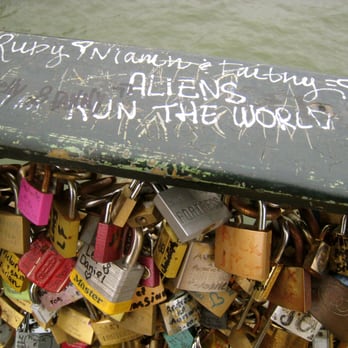 Le Pont des Arts - Landmarks & Historical Buildings Near Me - Paris, 75
