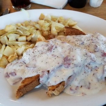 Apple Walnut Café - Chipped beef is ok - Breakfast & Brunch Near Me - Broomall, Pennsylvania