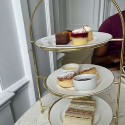 Adult afternoon tea service Adult afternoon tea service