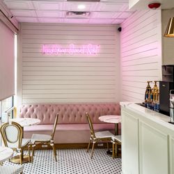 Beignets & Brew - The main room (you are allowed to sit in the restaurant next door if there is no space in their main room)