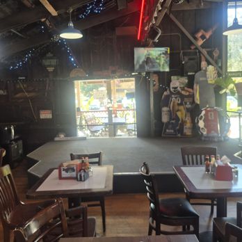 Knowlwood - Stage for live music - Burgers Near Me - Irvine, California