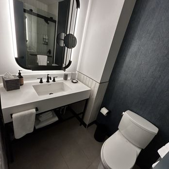 Kimpton Hotel Theta - Bathroom - Hotels Near Me - New York, New York Kimpton Hotel Theta - Bathroom - Hotels Near Me - New York, New York