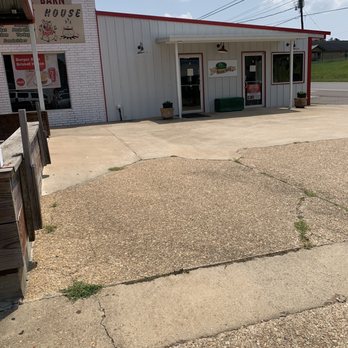 Brisket House - It's on their main road. Not tucked away somewhere. So if you're driving through, you won't miss it. - Barbeque Near Me - Jena, Louisiana