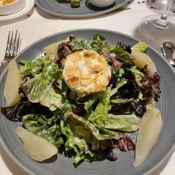 Cafe Chardonnay - Pear & goat cheese salad - New American Near Me - Palm Beach Gardens, Florida