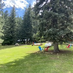 Lone Wolf Cabins - Relaxing lawn chairs.