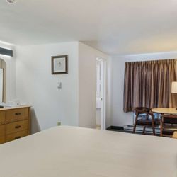 Americas Best Value Inn & Suites Hyannis Cape Cod - Grand King Type A