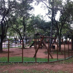 Praça Gastão Vidigal - O "cercadinho" das crianças