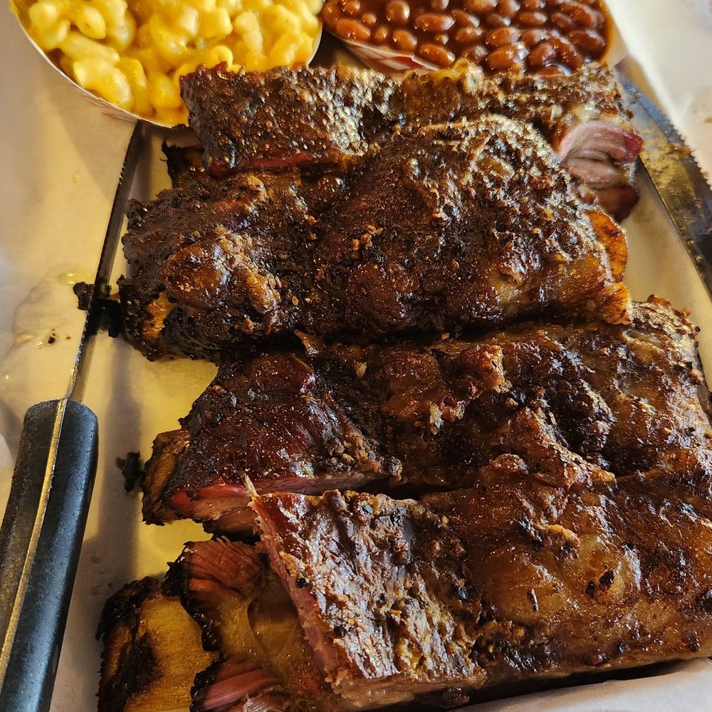 BBQ Blues - Delicious 2 meat combo mac and cheese and baked beans - Barbeque Near Me - Monrovia, California