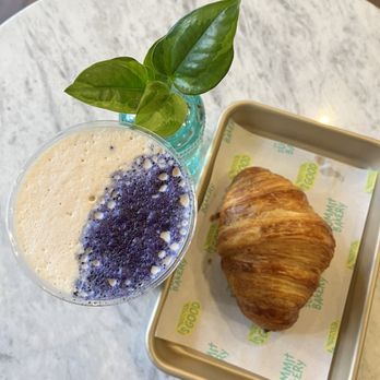 Summit coffee - Nitro Cold Brew w/ Berries and Cream, Croissant - Coffee & Tea Near Me - Atlanta, Georgia Summit coffee - Nitro Cold Brew w/ Berries and Cream, Croissant - Coffee & Tea Near Me - Atlanta, Georgia