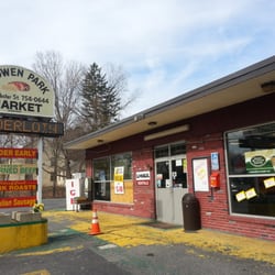 Hadwen Park Market - Front of the building