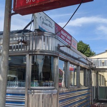Kings Roast Beef, Pizza, Seafood - Don't let the looks fool ya. It has beautiful taste gems inside. - Salad Near Me - Gloucester, Massachusetts