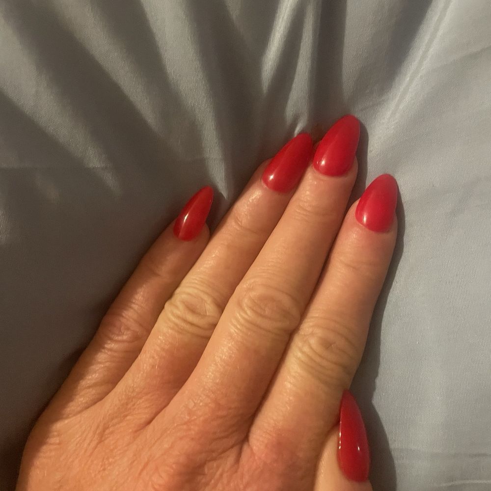 Red nails Red nails