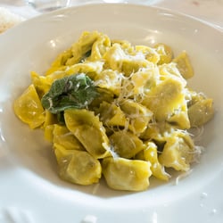 Belbo Da Bardon - Raviolini del plin al burro e salvia