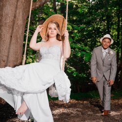 Lakeside Venue at Pioneer - Swing to take pictures