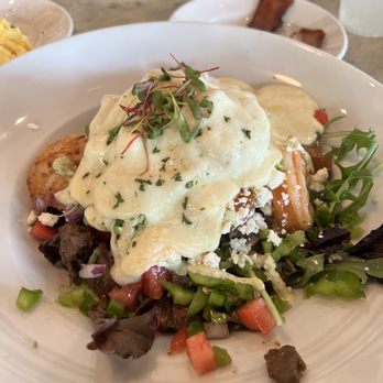 Bistro Cafe - Avocado relleno with steak and shrimp - Breakfast & Brunch Near Me - Miami, Florida