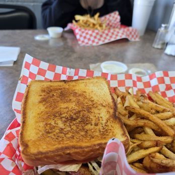 BurgerCo - Lone star burger, fries, house ranch, sweet tea - Burgers Near Me - El Dorado, Kansas